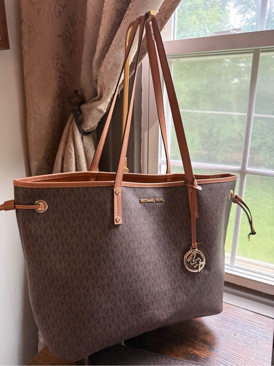 Michael Kors Handbags - Michael Kors Brown Logo Tote with Tan Trim- perfect Teacher bag! Clutch included